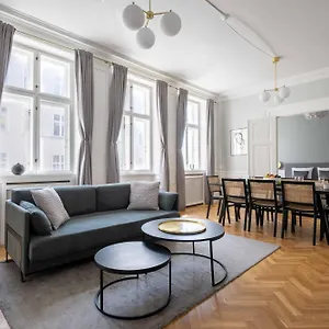 Lavish 4br In The Heart Of Cph By The Canals Copenhagen